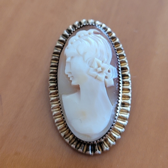 Antique Italian‎ Left Facing 12KGF Cameo Carved Shell Godess Brooch - Picture 1 of 5